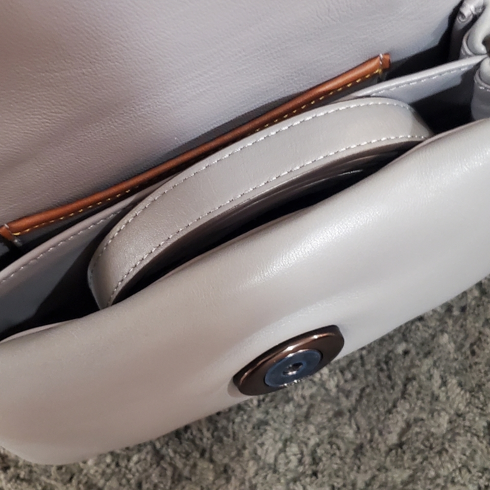 Coach Pillow Tabby 18 - Picture 3 of 4